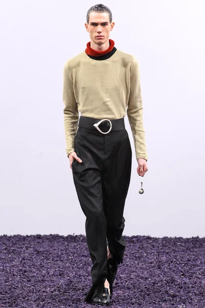 Look 32